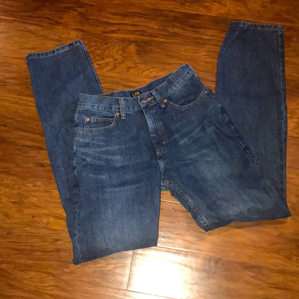 Lee brand medium wash 30 x36 jeans Iike new!
